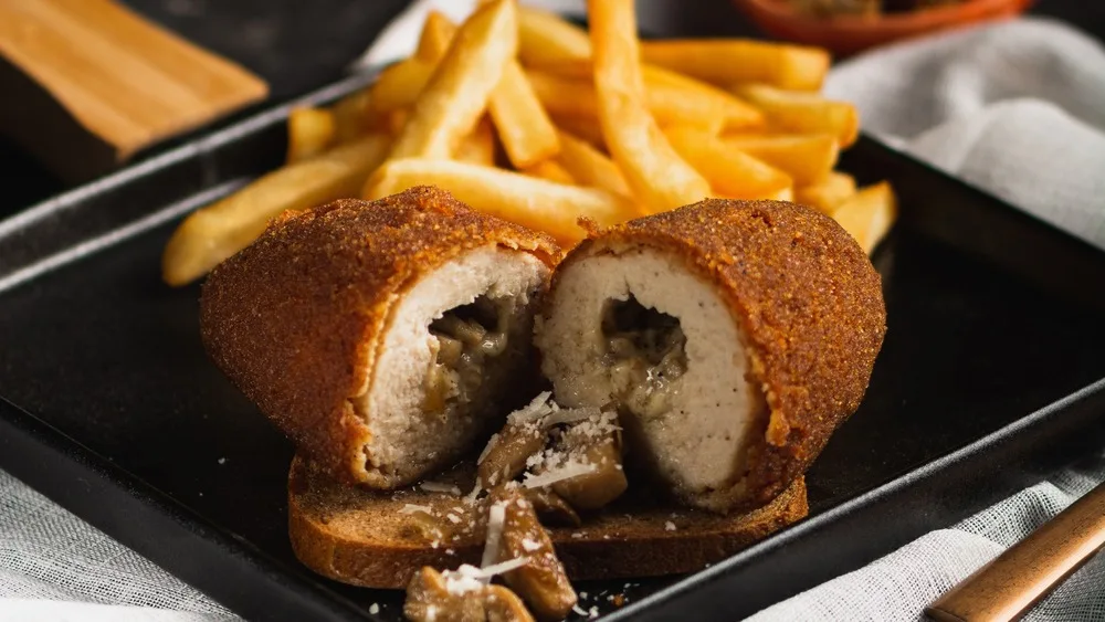 Cordon bleu with garnish