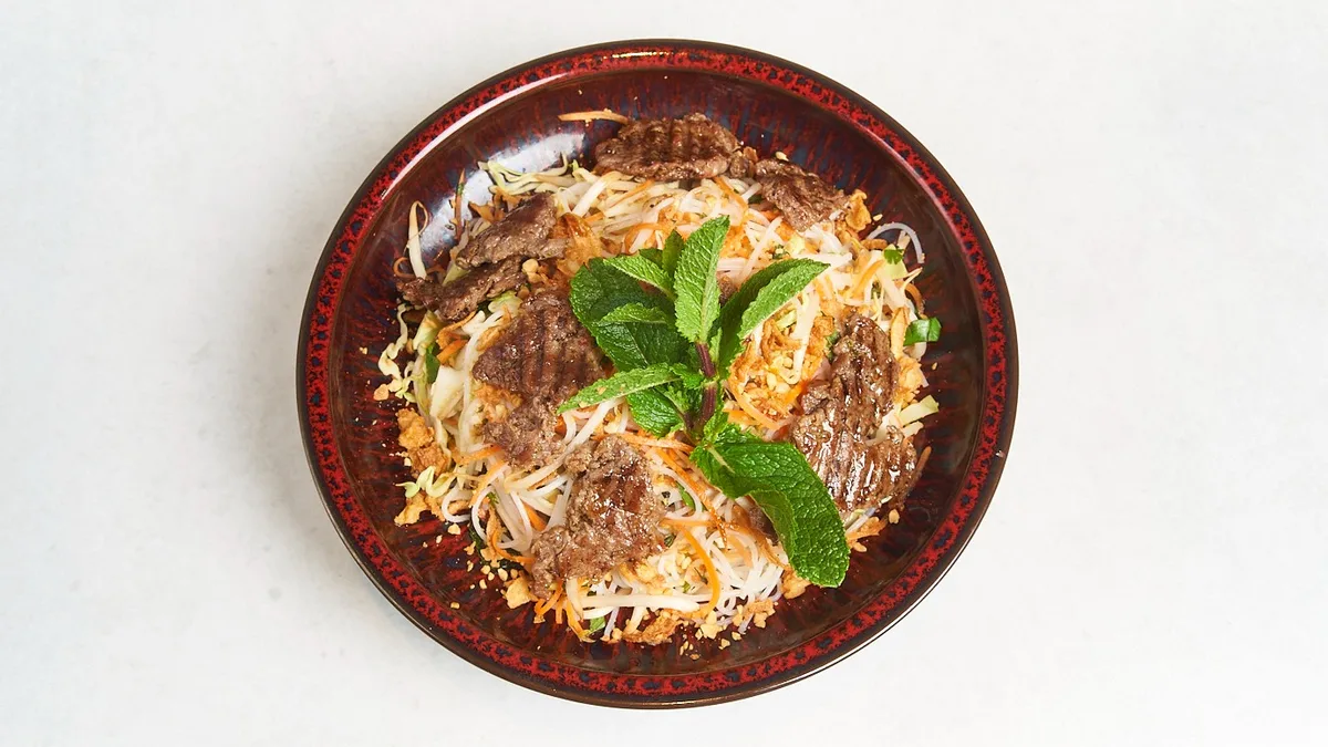 Spring Time Bowl mit mariniertem Rindfleisch