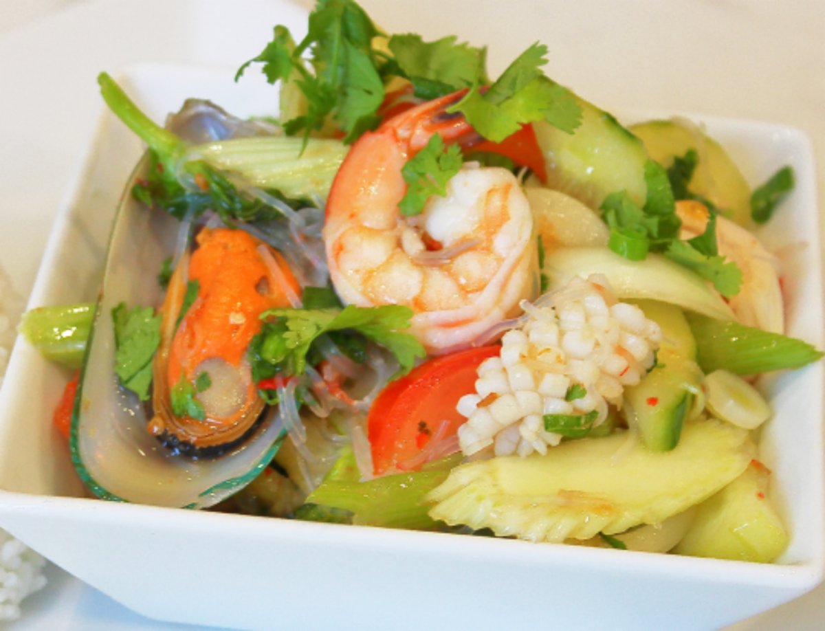 31. Yam Tale Thai Glasnudlar Sallad