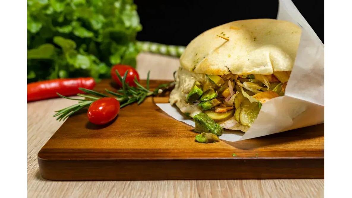 Hummus cu avocado la chiflă