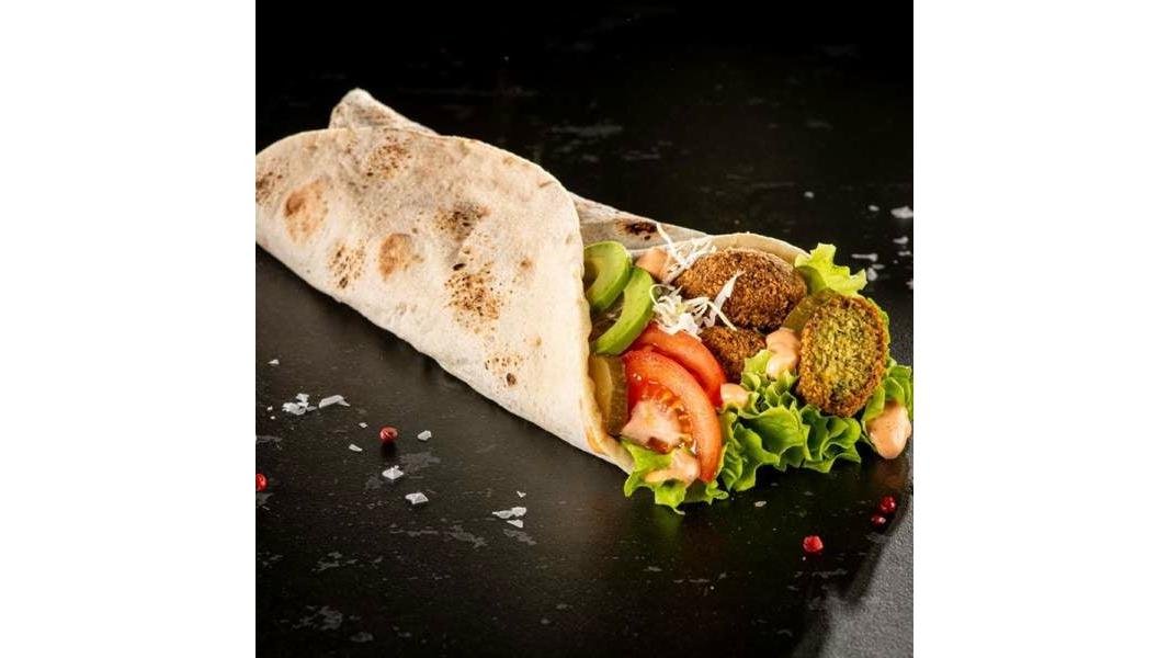 Hummus cu avocado la lipie