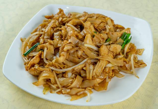 Chicken Chow Fun (雞河粉)