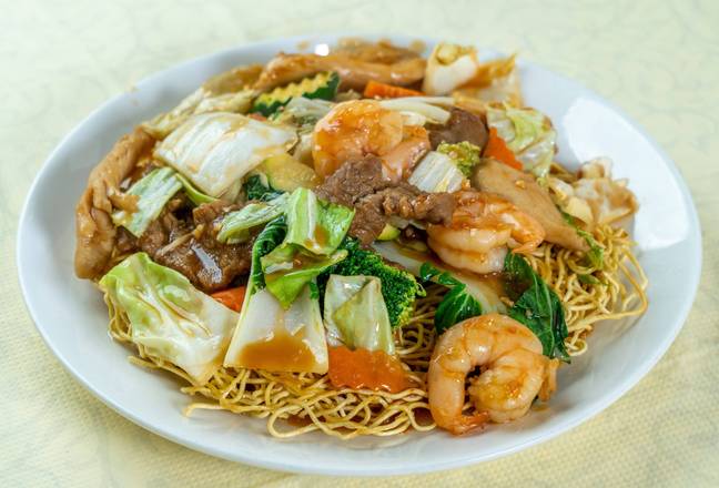 Hong Kong Style Pan-Fried Egg Noodle with Your Own (港式煎面)