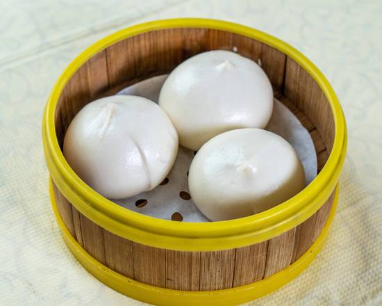 Steamed Custard Bun (奶黃包)