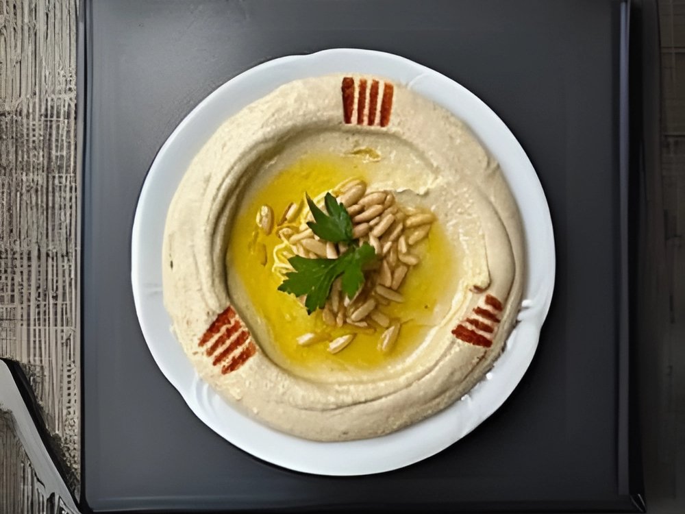 Hummus s piniovými oříšký