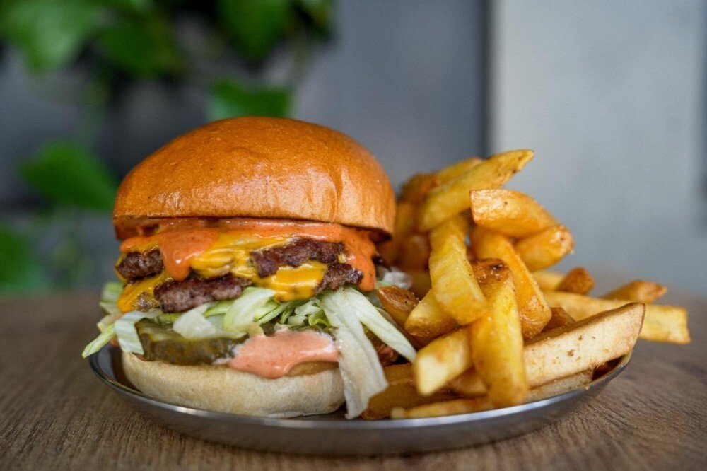 CHEESEBURGER+FRIES