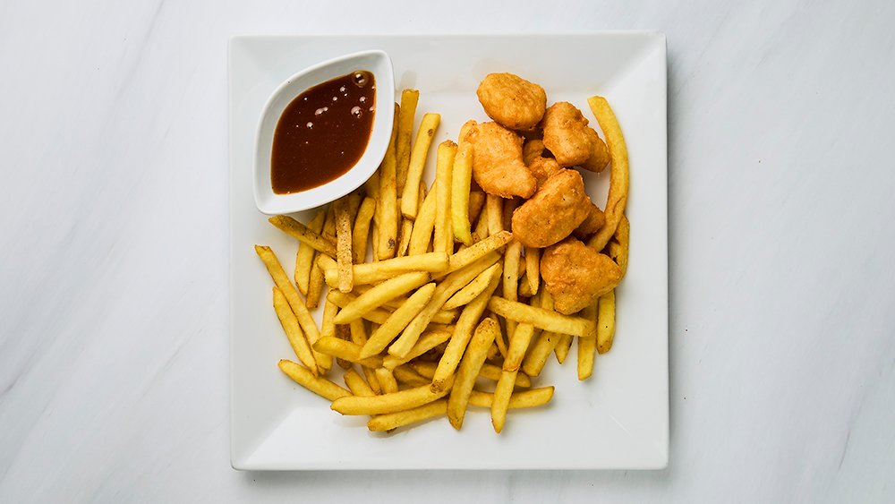 Kycklingnuggets med Pommes