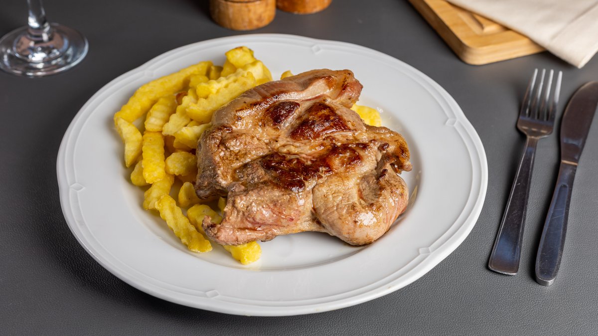 Ceafa de porc la gratar