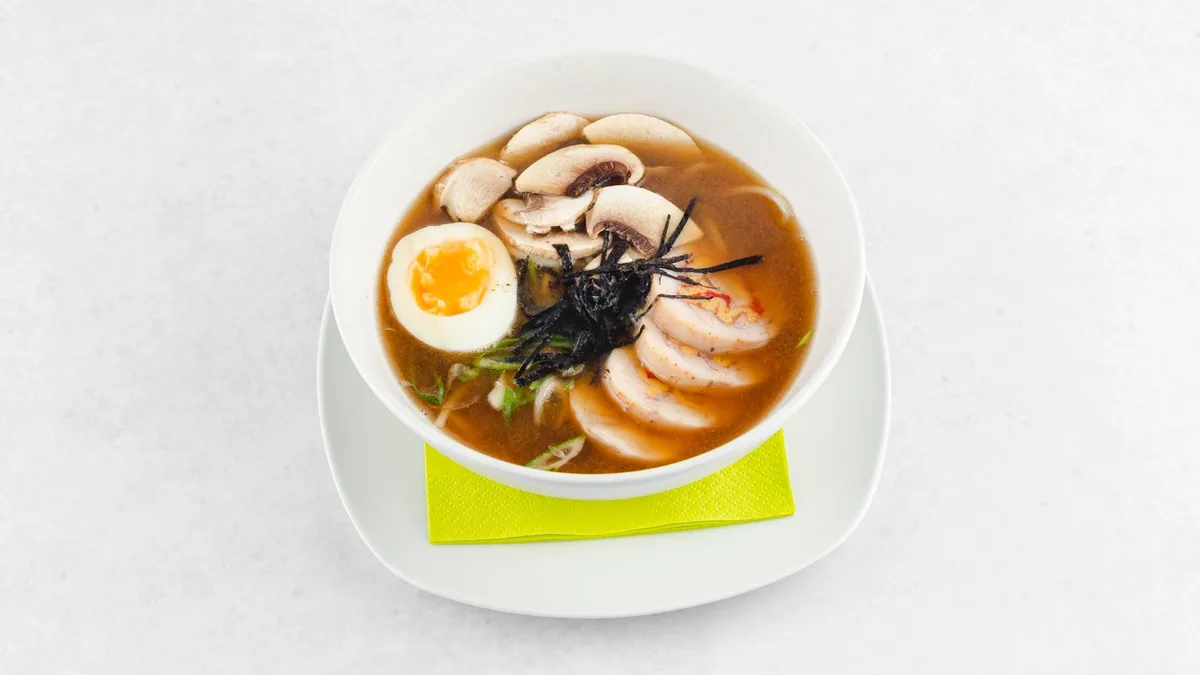 Juha Ramen z dodatkom po izbiri (veganski, morski ali s svinjino)