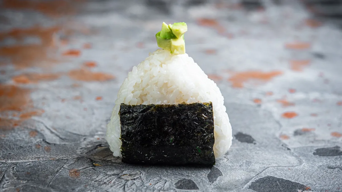 Onigiri avokaado