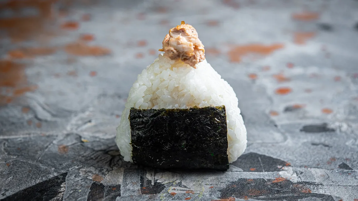 Onigiri vürtsikas kana karaage