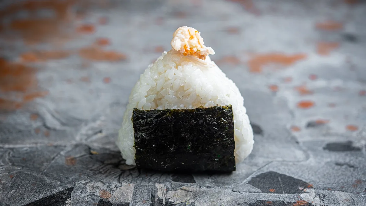 Onigiri vürtsikas lumekrabi
