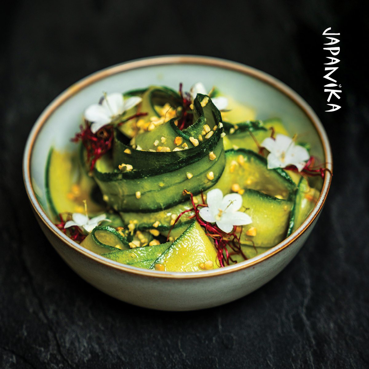 Mogyoróvajas uborkatorony / Cucumber salad with peanut sauce