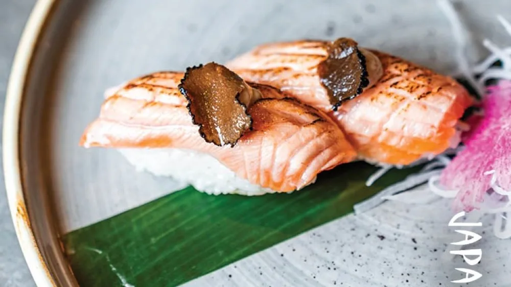 SALMON TRUFFLE NIGIRI (2 db)