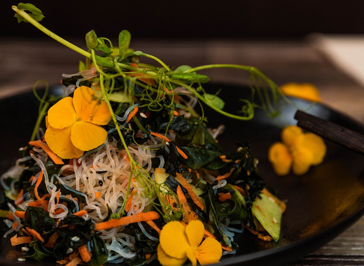 THAI MANGO SALAD