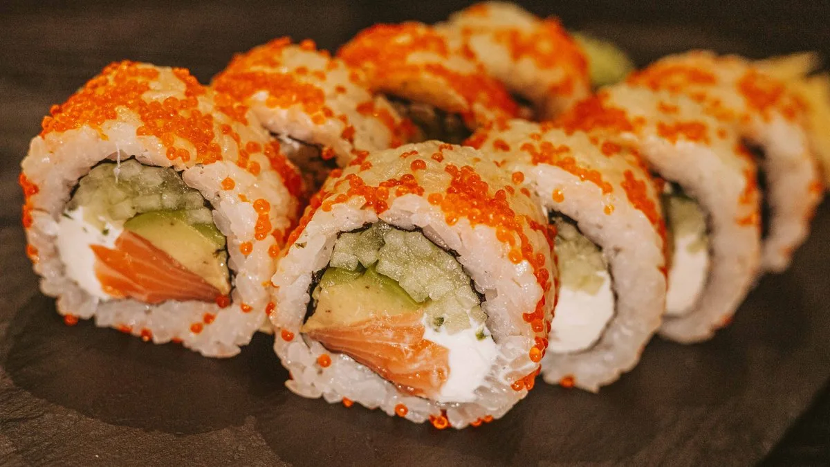 California łosoś surowy w tobiko
