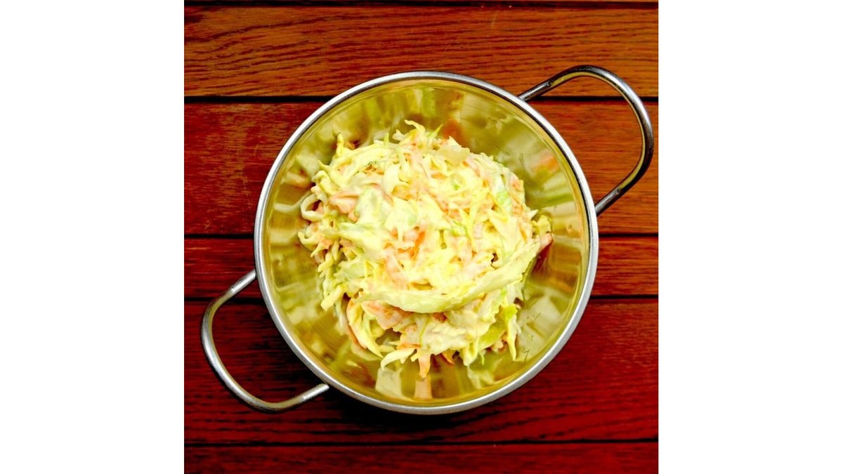 Salată de varză coleslaw