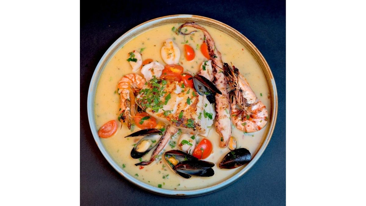 Supă cu fructe de mare și pește de apă dulce
