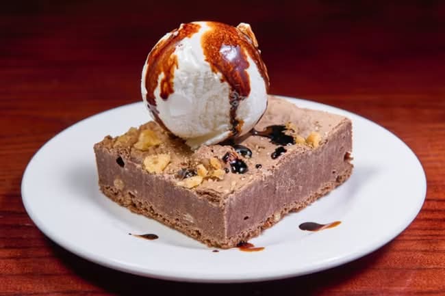 Walnut Brownie with Ice Cream