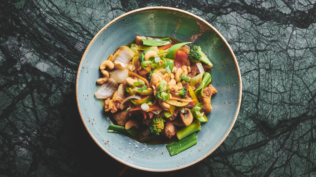 15C Dybstegt kylling med cashewnød