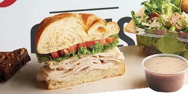 1/2 Deluxe Sandwich and Side Salad Box