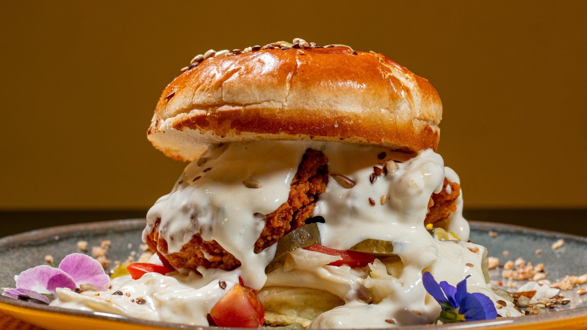Burger de pui în crustă de semințe