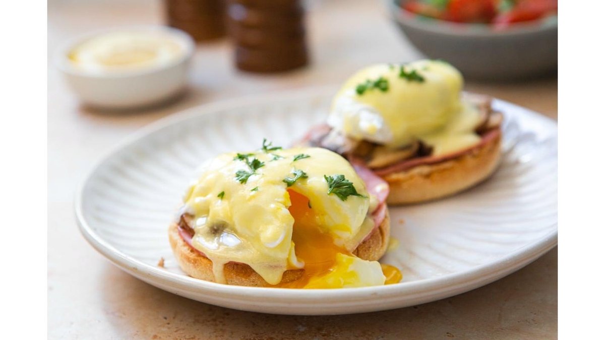 Mushroom ground Benedict