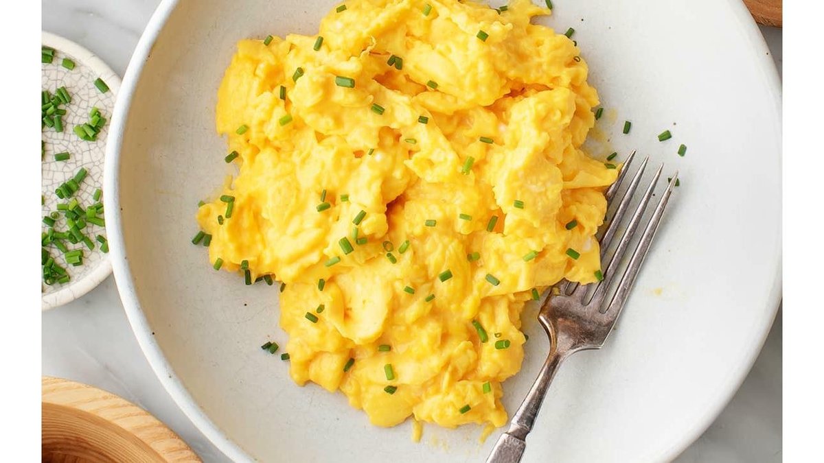 Spicy scrambled eggs