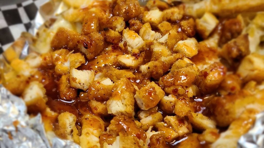 Chicken and Chips with Gravy (10 Pieces)