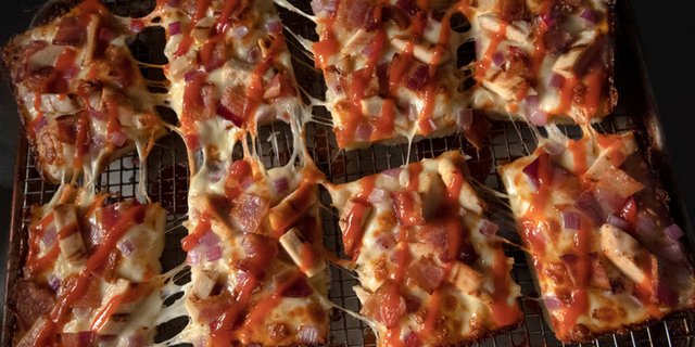 Buffalo Ranch Chicken Deep Dish Pizza