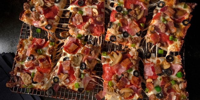 Jet 10 Deep Dish Pizza