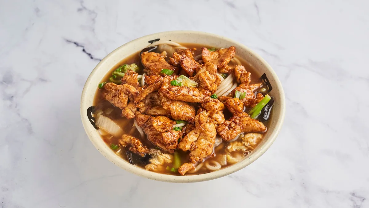 Ramen levesek csirkehússal	(csípős / nem csípős)