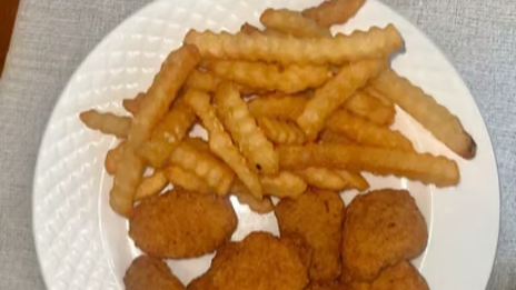 18 Chicken nuggets served with fries and ranch