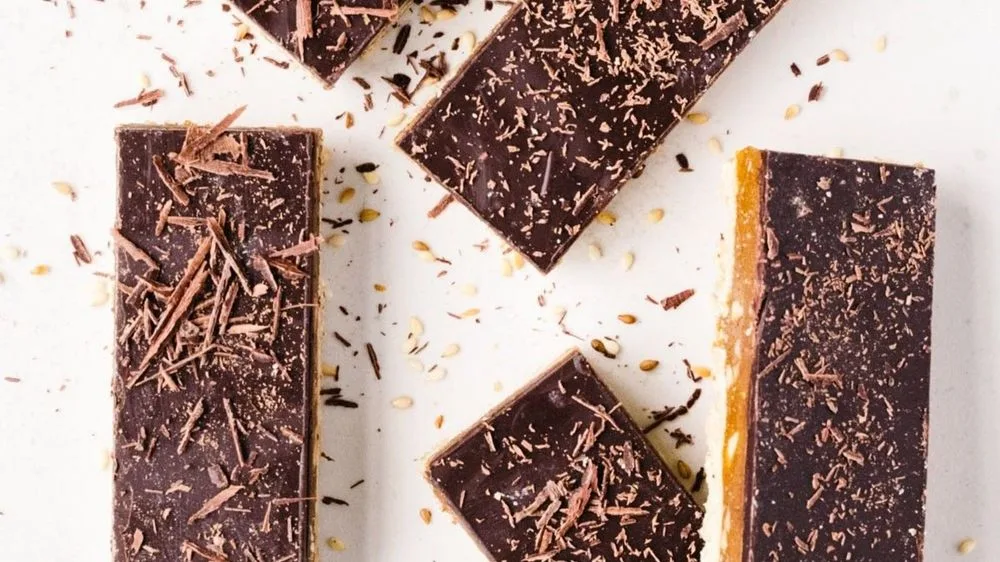 Raw Caramel and Chocolate Bar