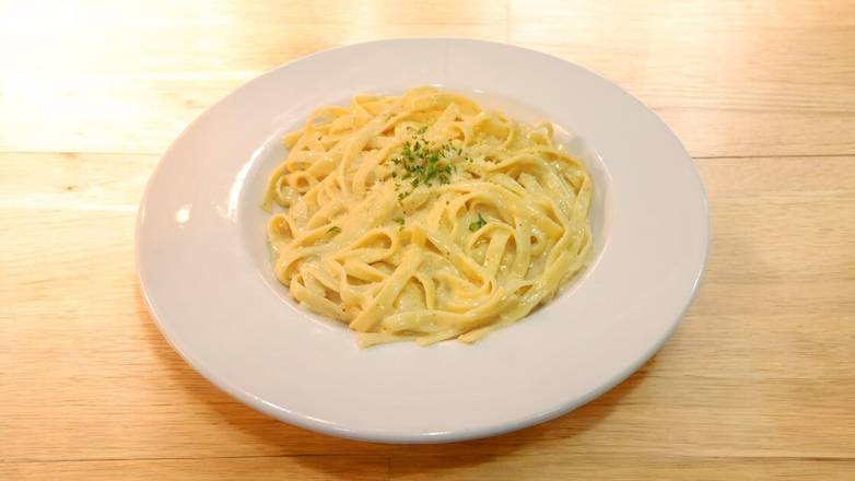 Fettuccine Alfredo (Lunch Portion)