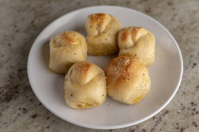10 Knots Garlic Knots