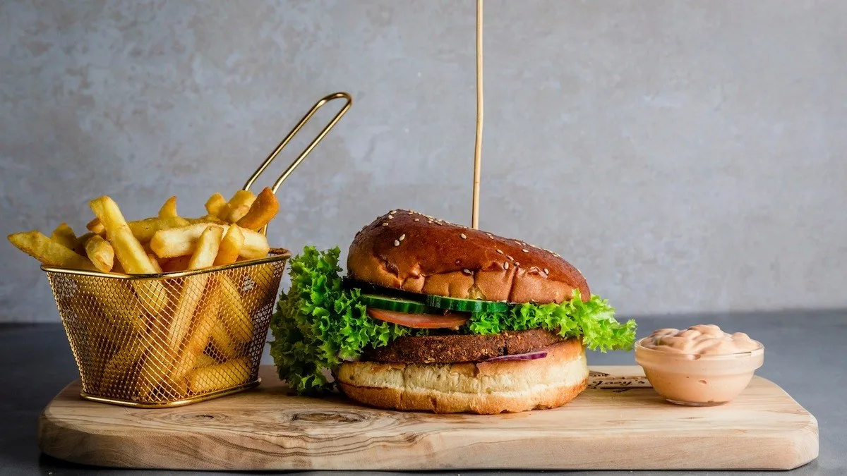 Vegetarian Burger Combo (V)