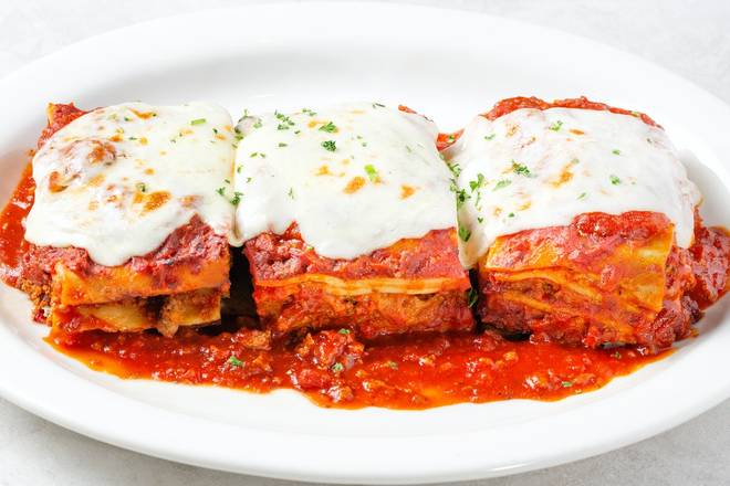 JOHNNY'S HANDMADE LASAGNA FAMILY PLATTER