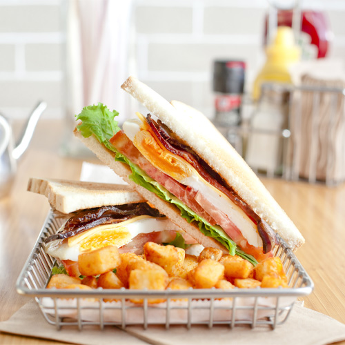 Breakfast B.E.L.T Sándwich