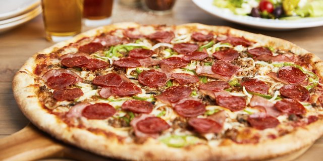 Johnny's Deluxe Pizza
