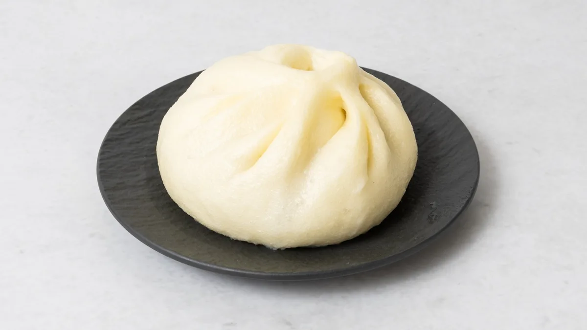 Parjen cmok Baozi s svinjino in sojino omako