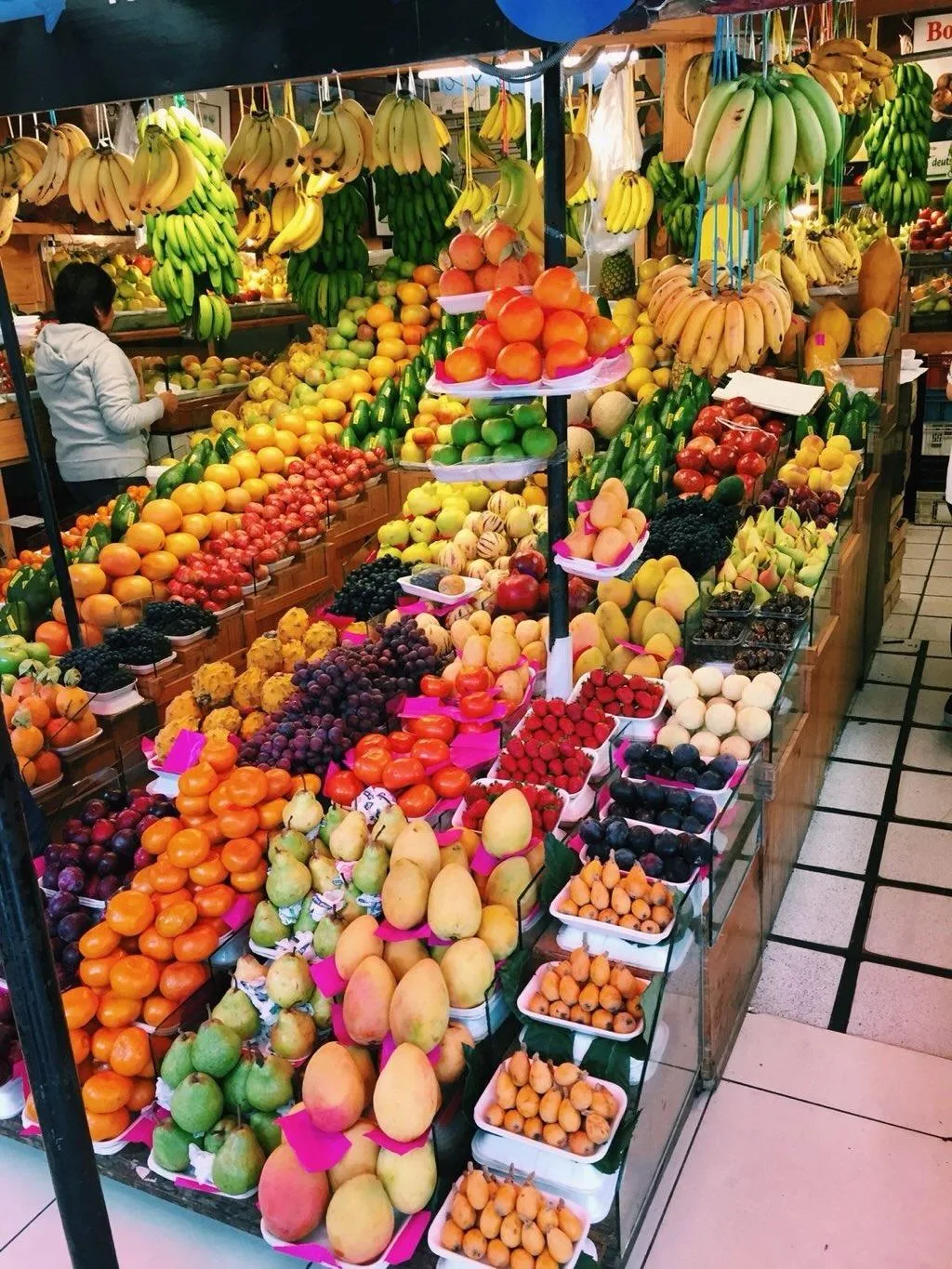 Shporta e Javes me Fruta të Zgjedhura