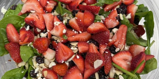 Spinach Strawberry Salad Box