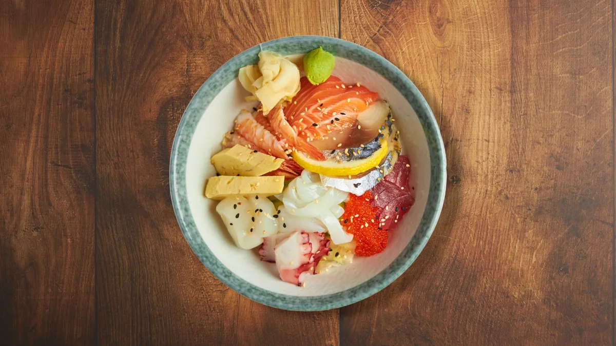 65. Chirashi sushi tokujo
