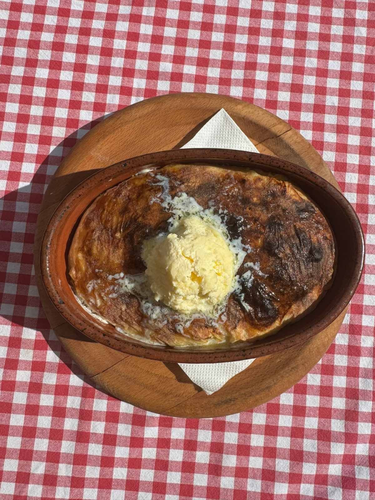 Domaća gibanica sa sirom i kajmakom