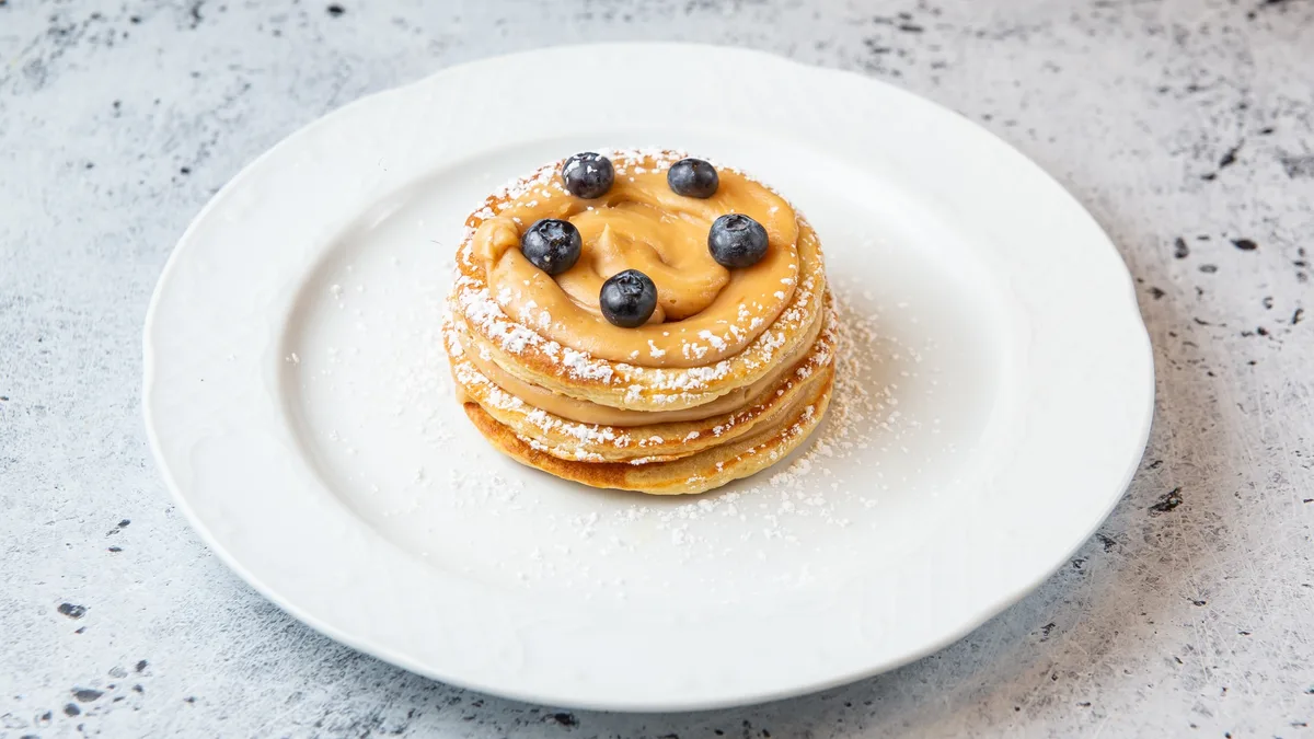 Pancakes Βρώμης με Κρέμα Φυστικοβούτυρου και Μπανάνα