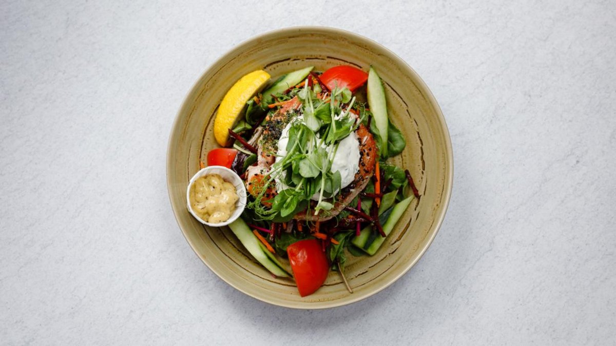 Halstrad Tonfiskfilé Sallad / Broiled Tuna fillet Salad