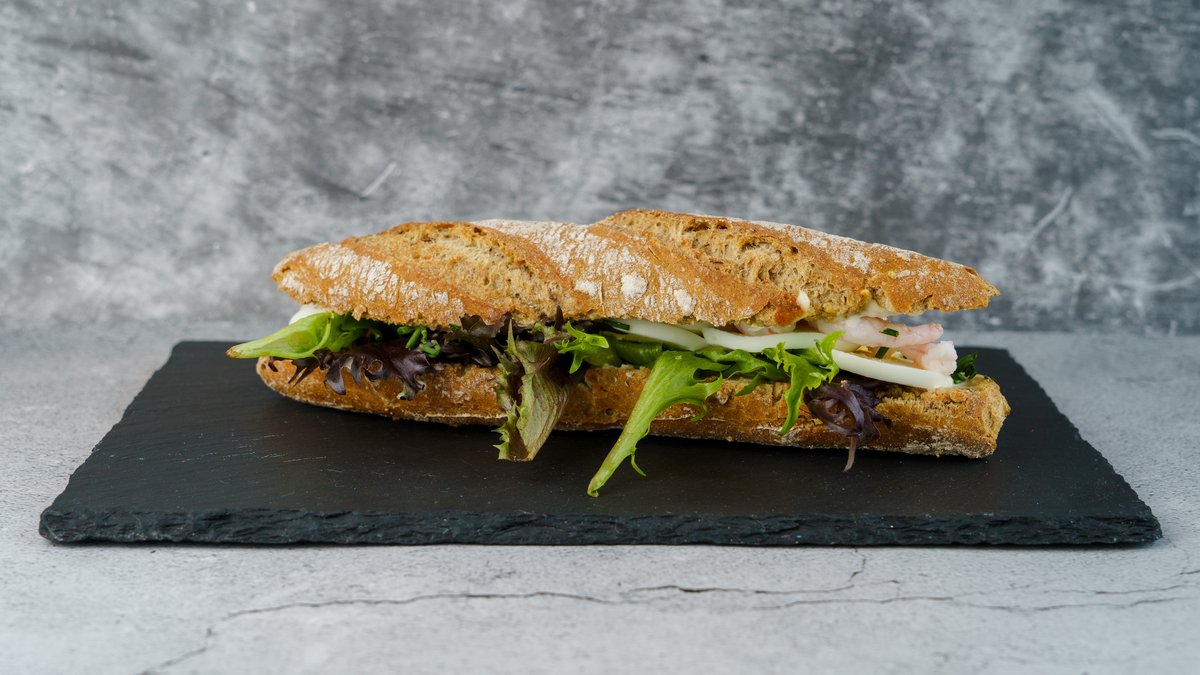 Æg og rejer baguette