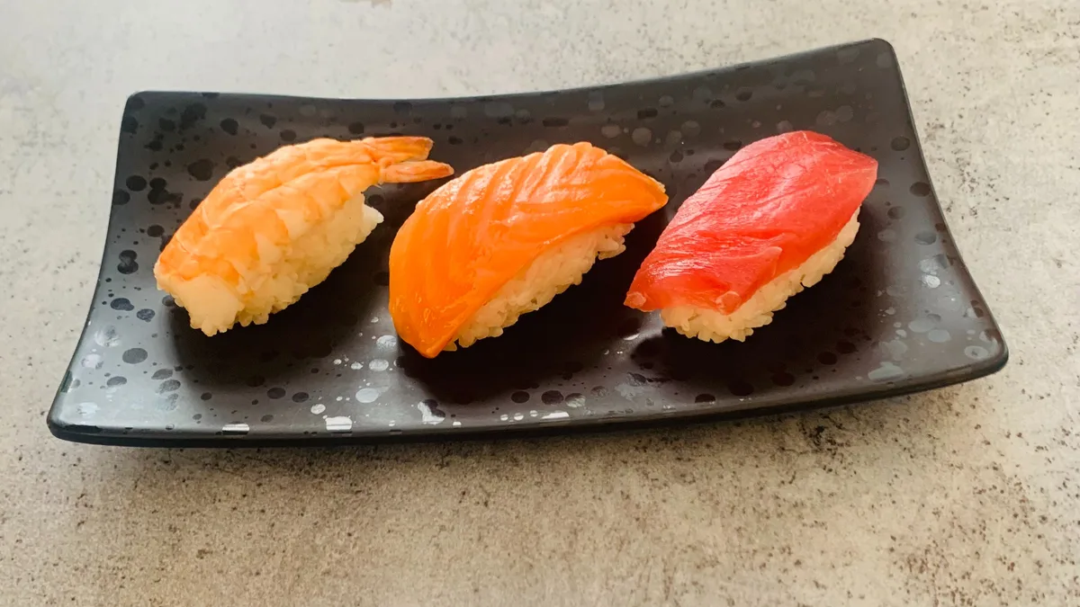 Nigiri Set Tuna,Salmon,Prawns