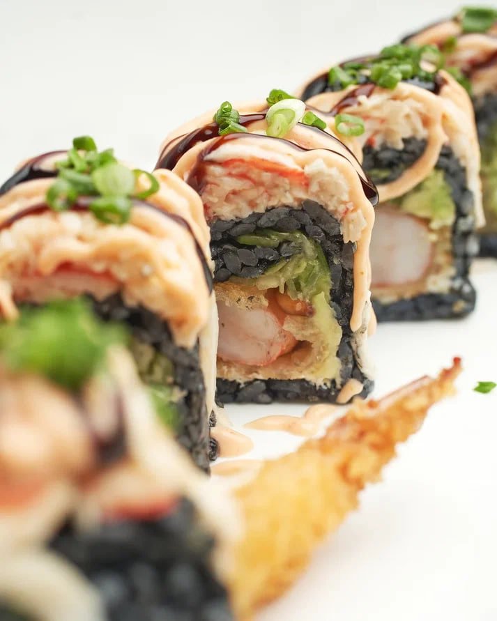 Kani black rice roll